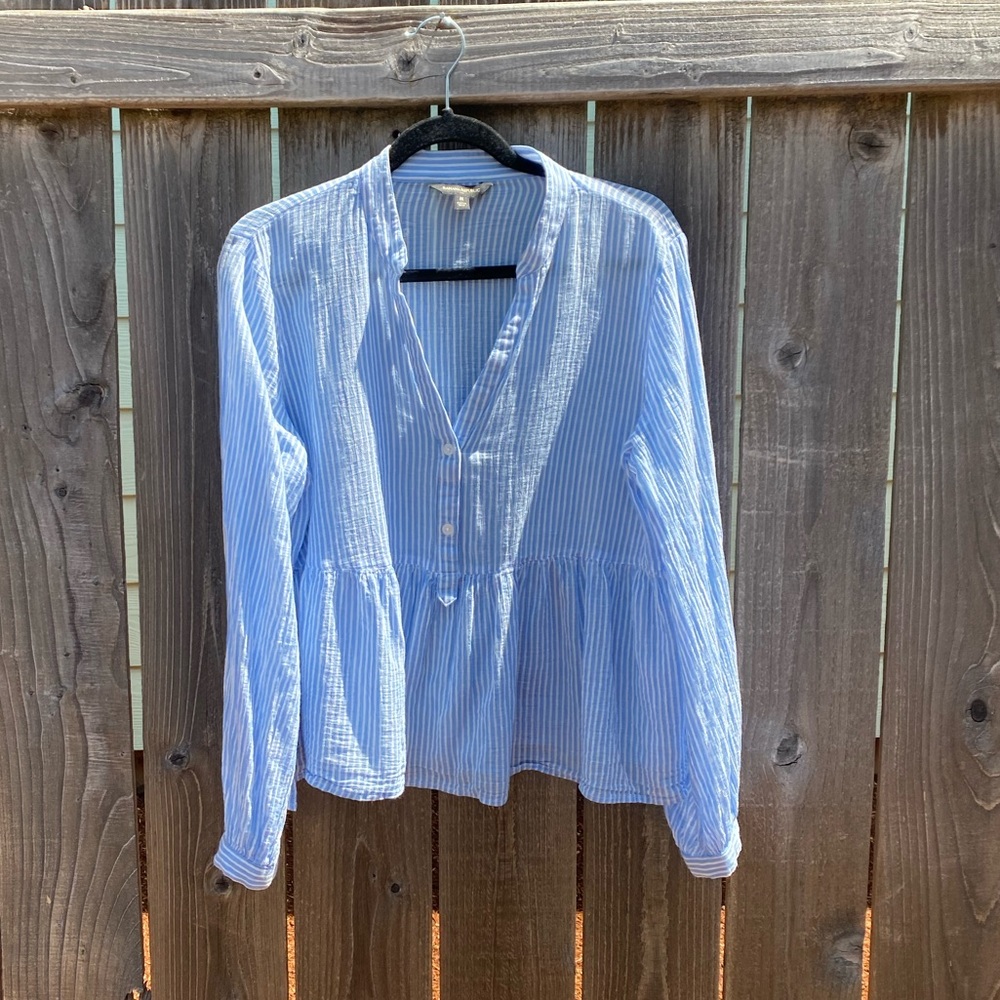 Banana Republic pin strip light weight peplum long sleeve blouse size M